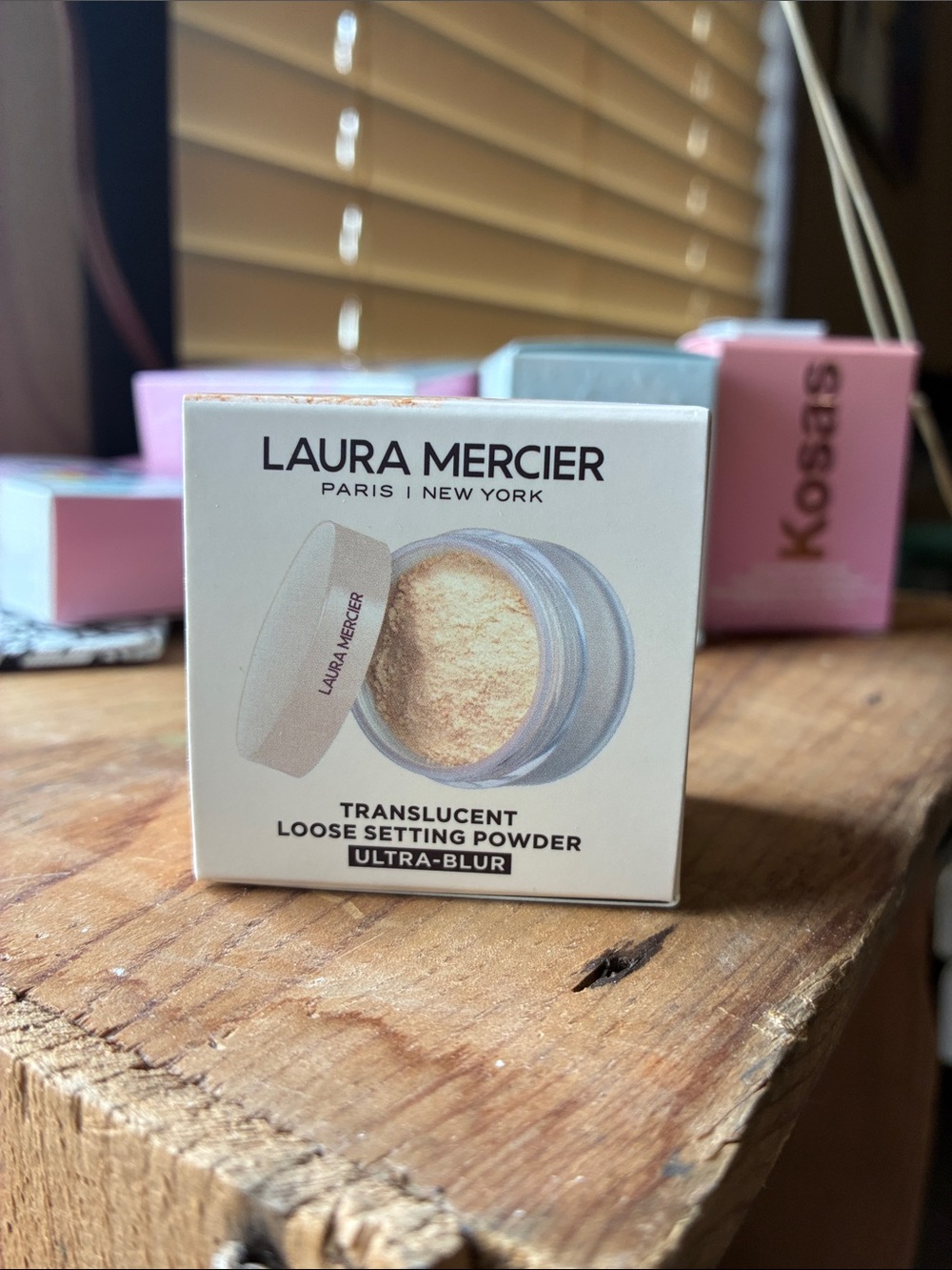 laura mercier Translucent Loose Setting Powder - Light Beige